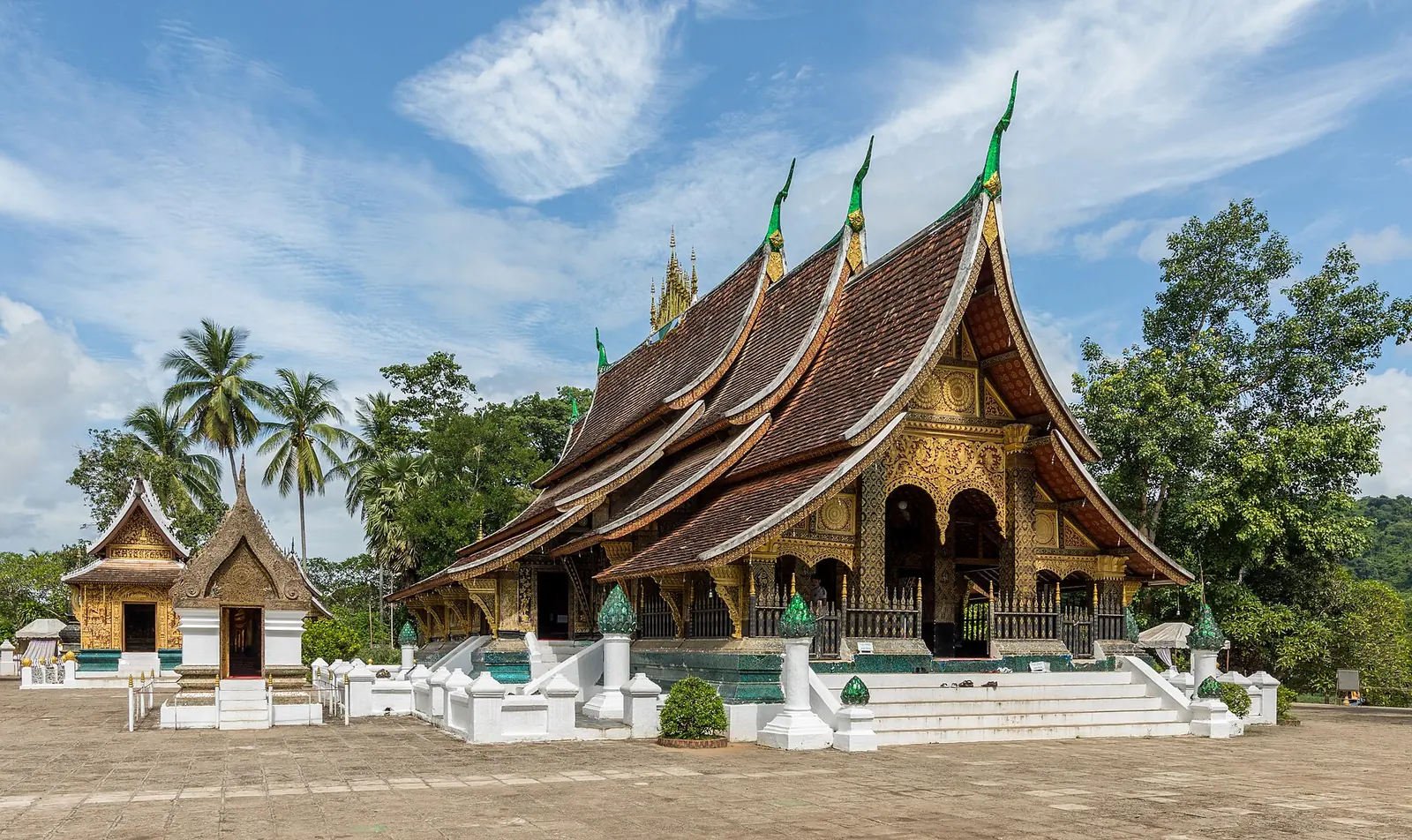 Laos — Luang Prabang, Kuang Si Falls, Vientiane